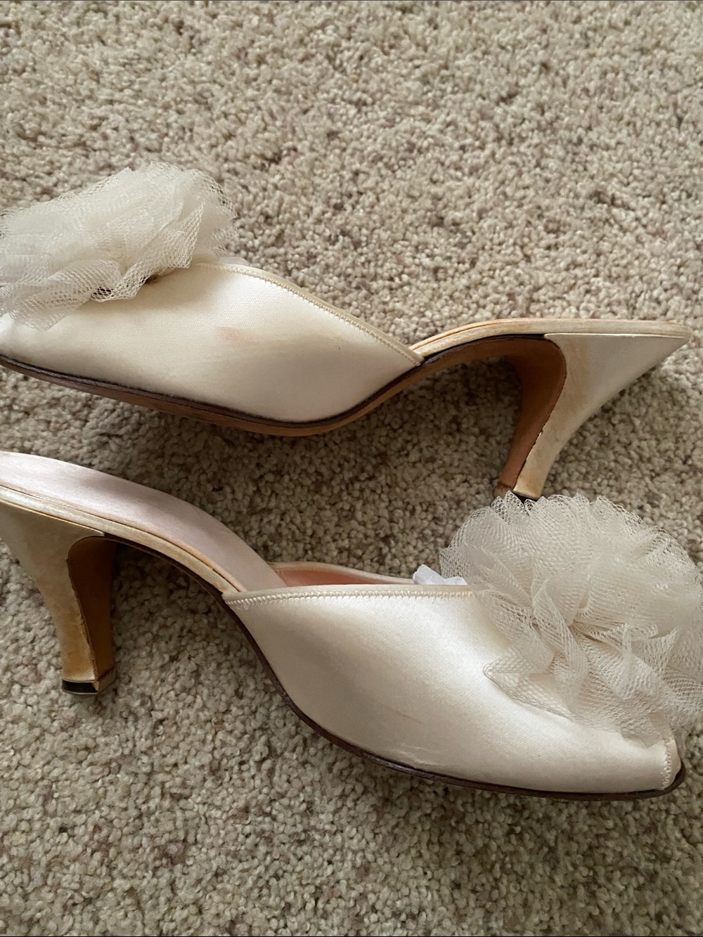 Vintage 1950s Daniel Green Satin Peep-Toe Heels with Tulle Rosette - Champagne - Picture 7 of 9